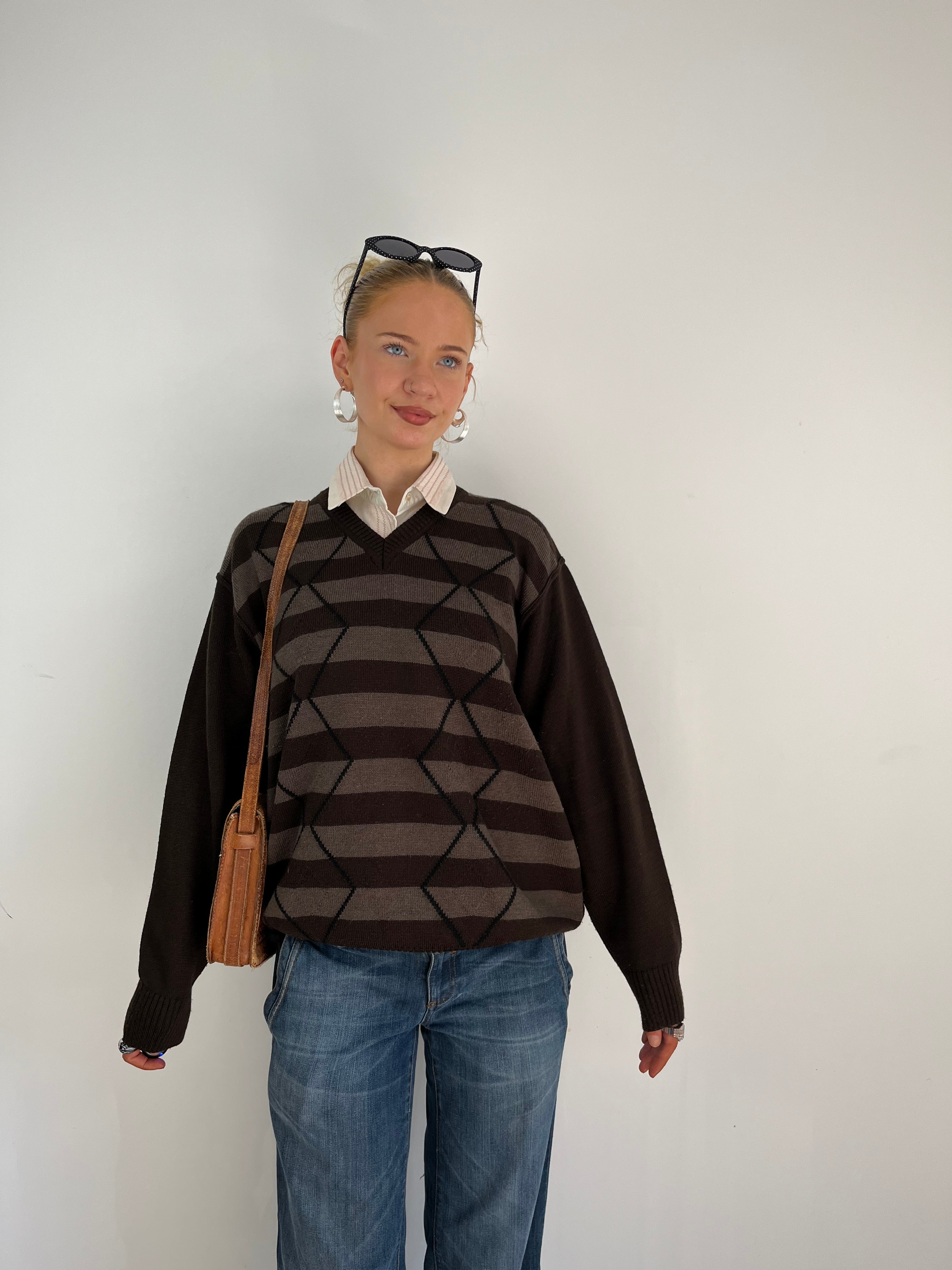 Vintage Brown V-neck Knit (L)