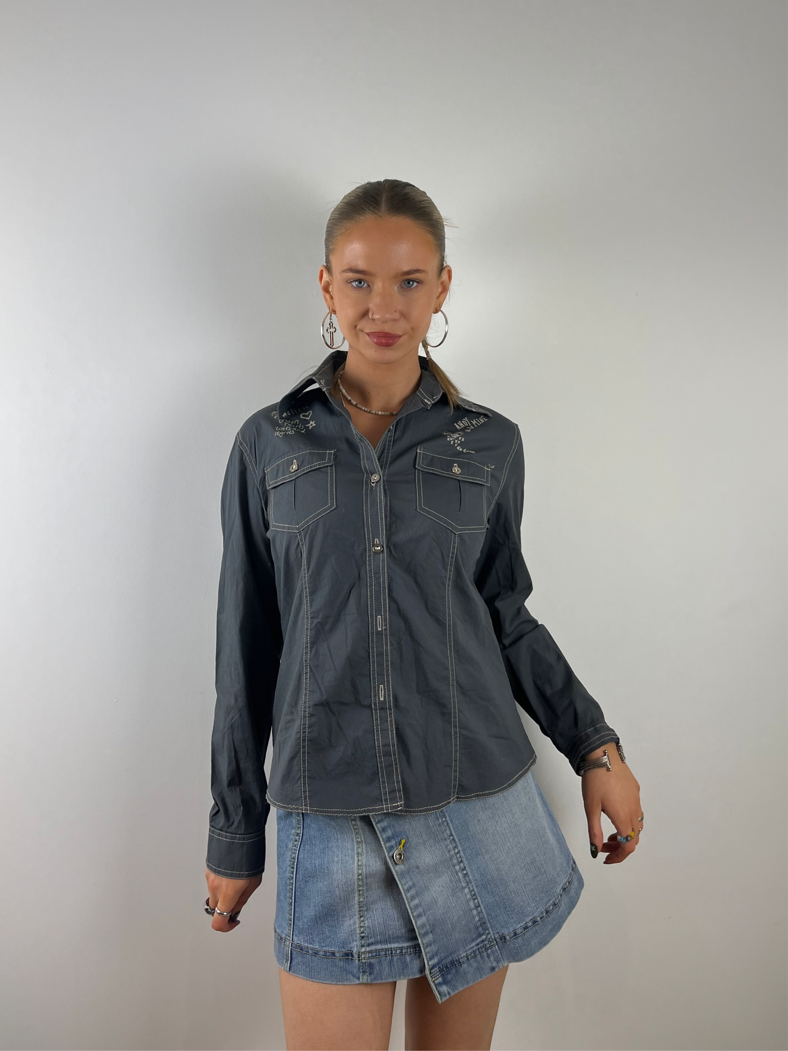 Vintage Y2K button up grey shirt words 