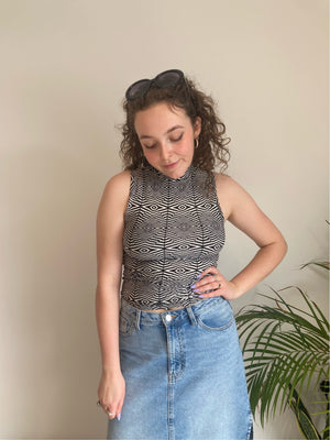 black and white zigzag patterned sleeveless y2k top