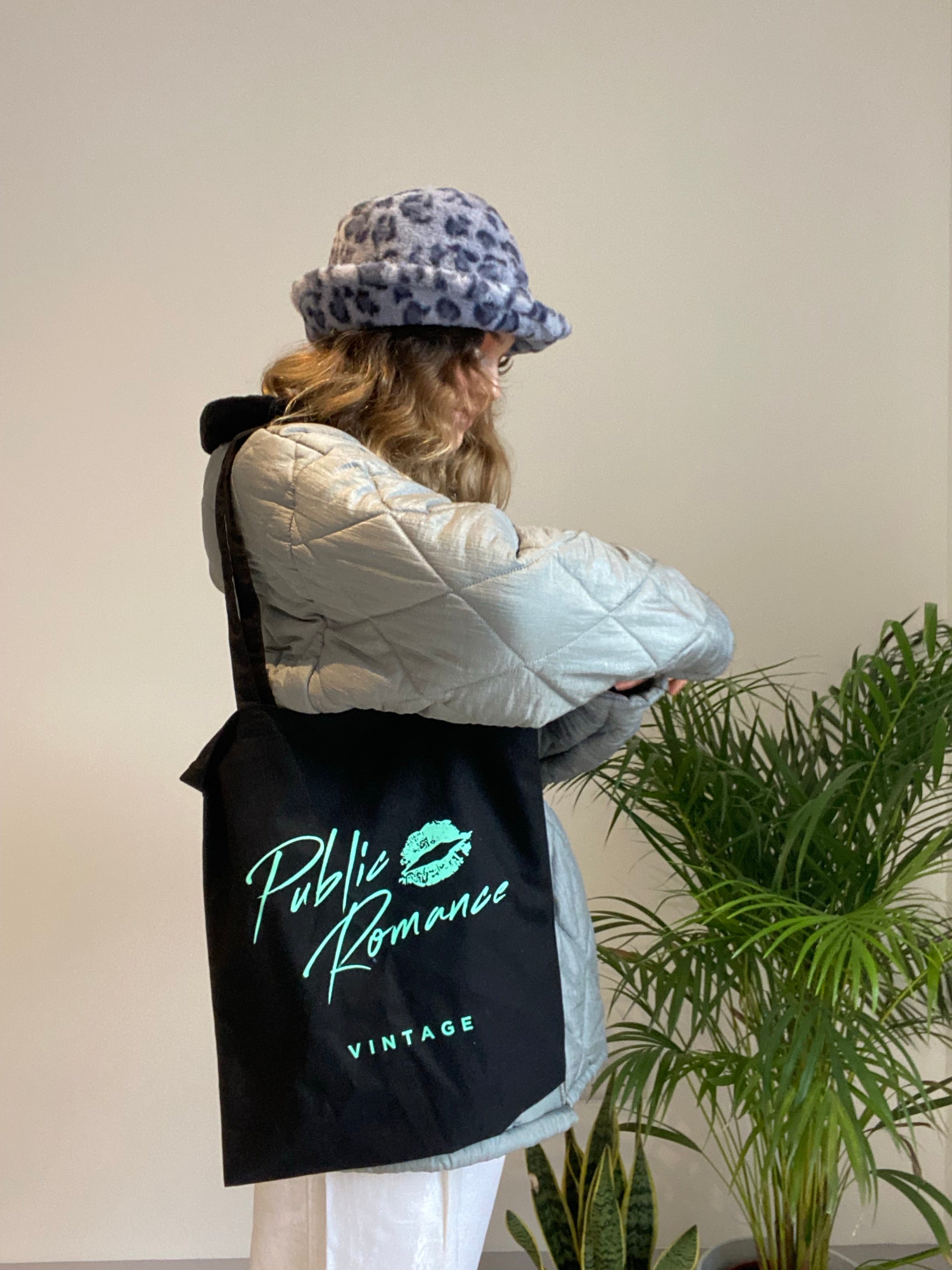 black tote bag